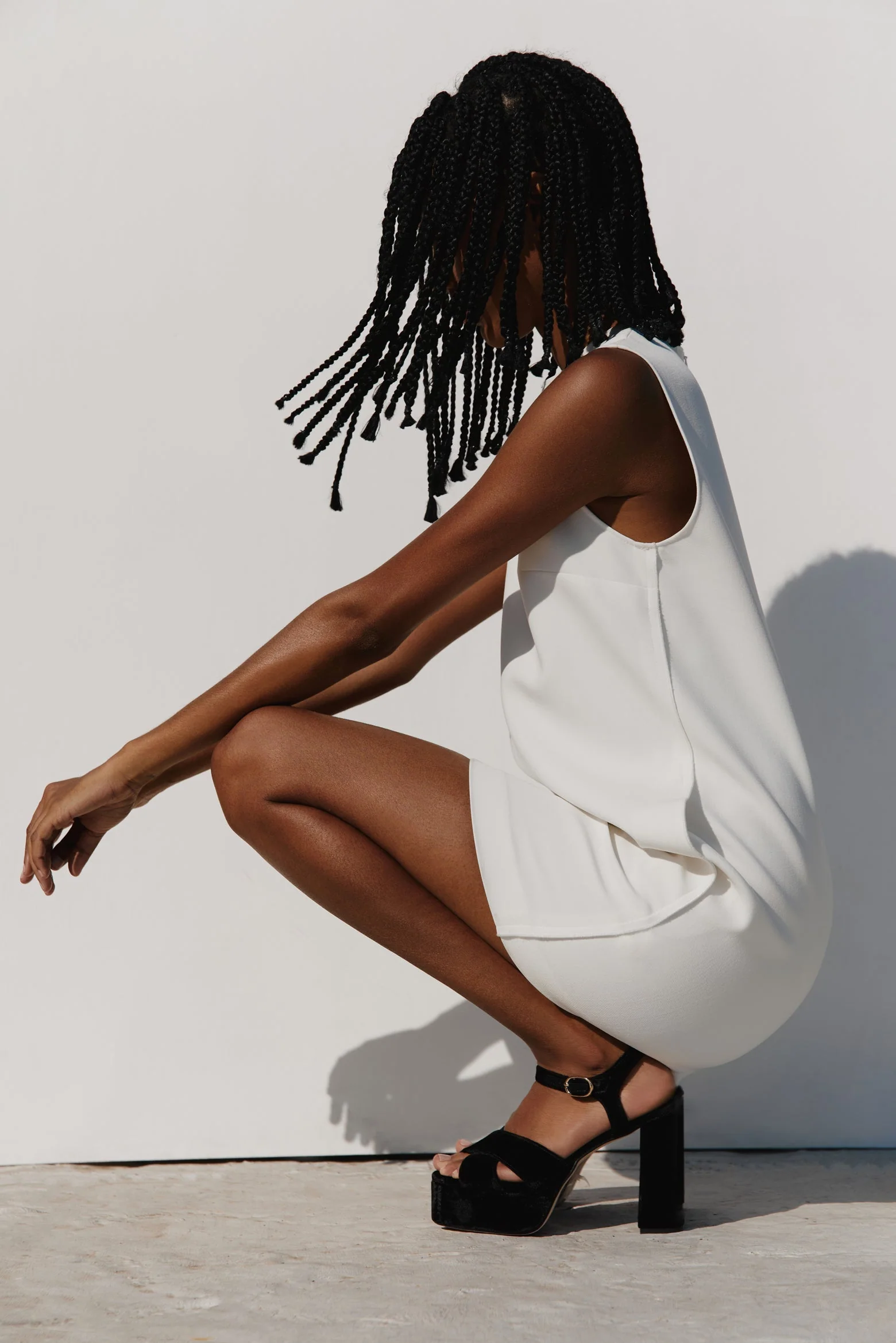 Bella Black Velvet - Image 5