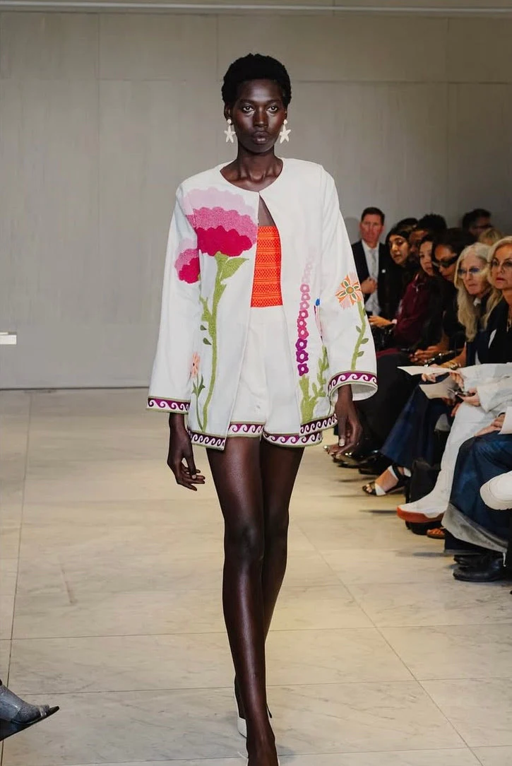 Caroline Tailored Short - Floral Embroidered - Image 15